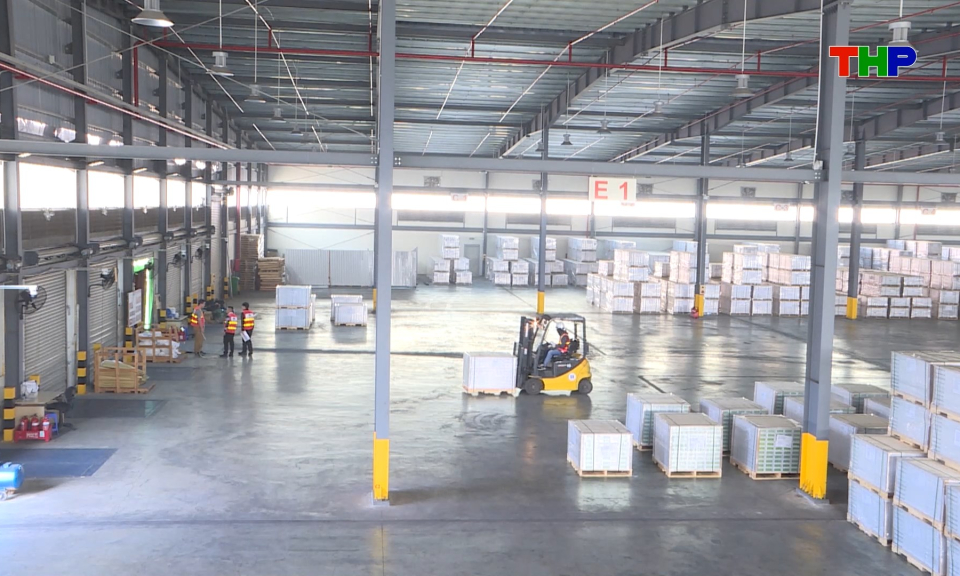 Tăng cường chuyển đổi xanh, số h&oacute;a logistics  