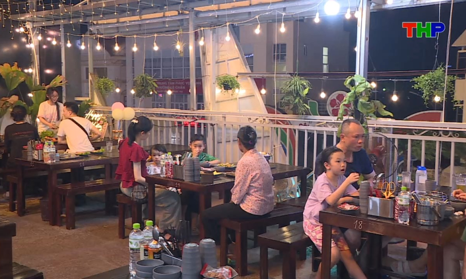 Ẩm thực: Ẩm thực rooftop - Trải nghiệm chill của người trẻ
