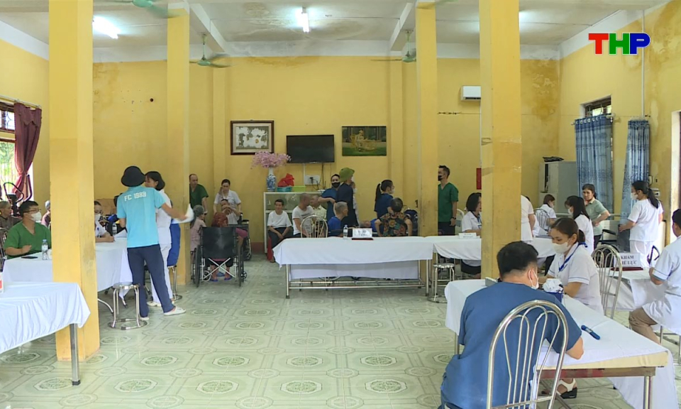 Y tế sức khỏe: N&acirc;ng cao chất lượng y tế: "Ch&igrave;a kh&oacute;a v&agrave;ng" cho d&acirc;n số bền vững