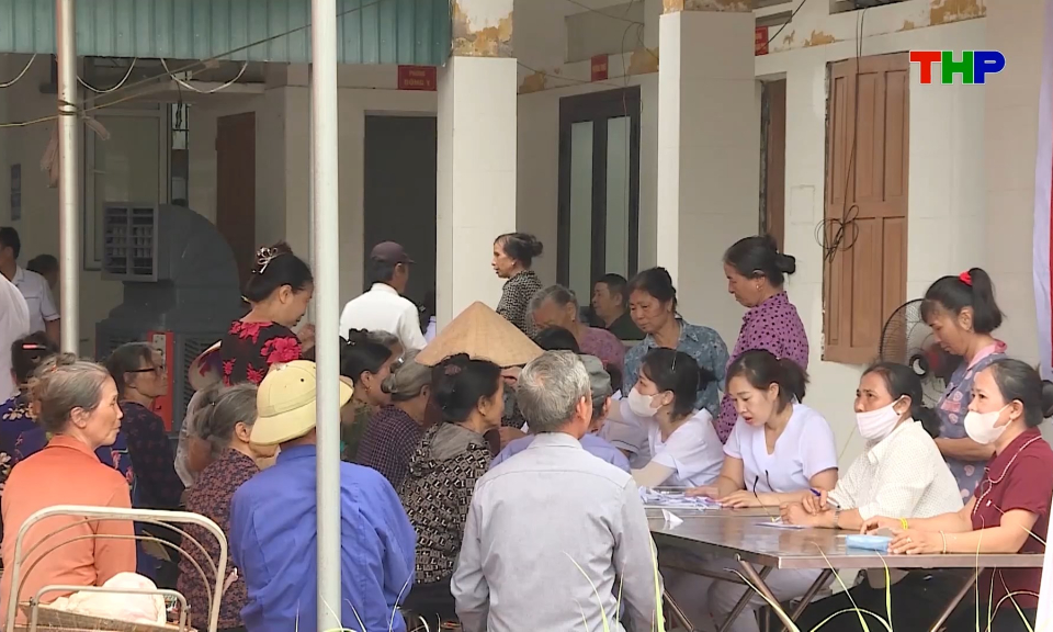 Quan t&acirc;m, chăm s&oacute;c sức khỏe cho người cao tuổi