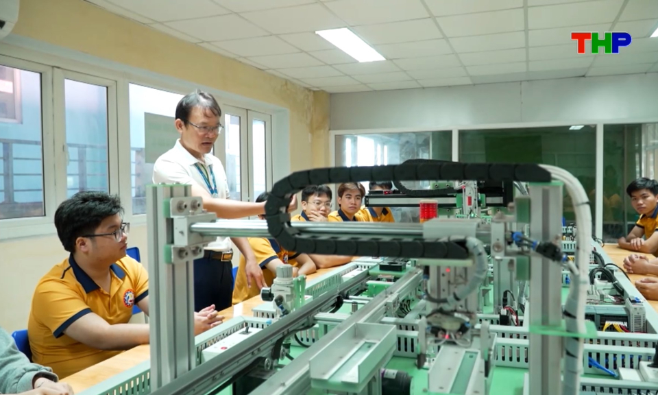 Đ&ocirc; thị v&agrave; cuộc sống: Đổi mới m&ocirc; h&igrave;nh ph&aacute;t triển tr&ecirc;n nền tảng khoa học c&ocirc;ng nghệ
