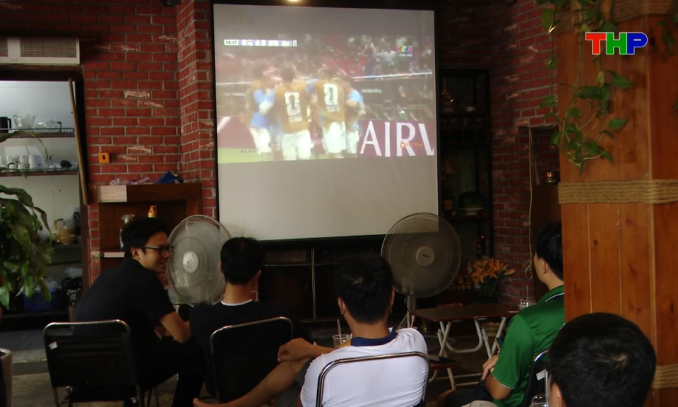 G&oacute;c nh&igrave;n thể thao: B&ecirc;n lề World Cup