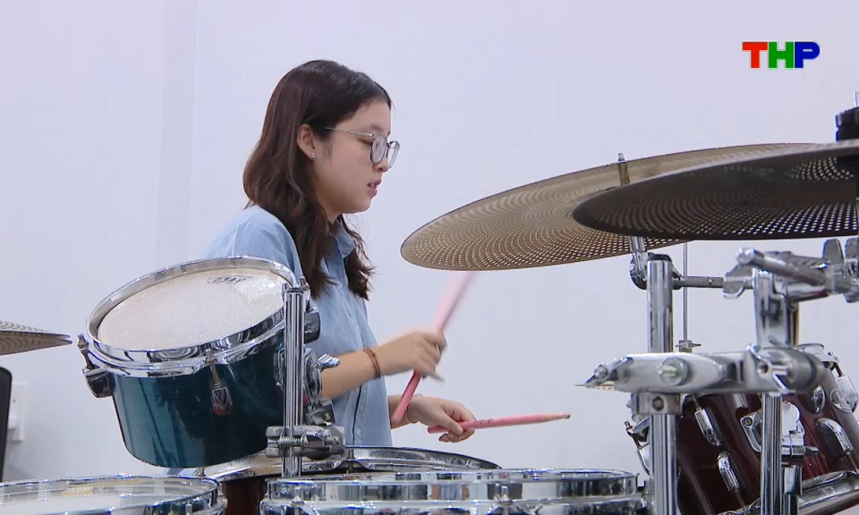 Lăng k&iacute;nh tuổi hoa: B&ugrave;i Ngọc Minh Anh - C&ocirc; bạn y&ecirc;u &acirc;m nhạc