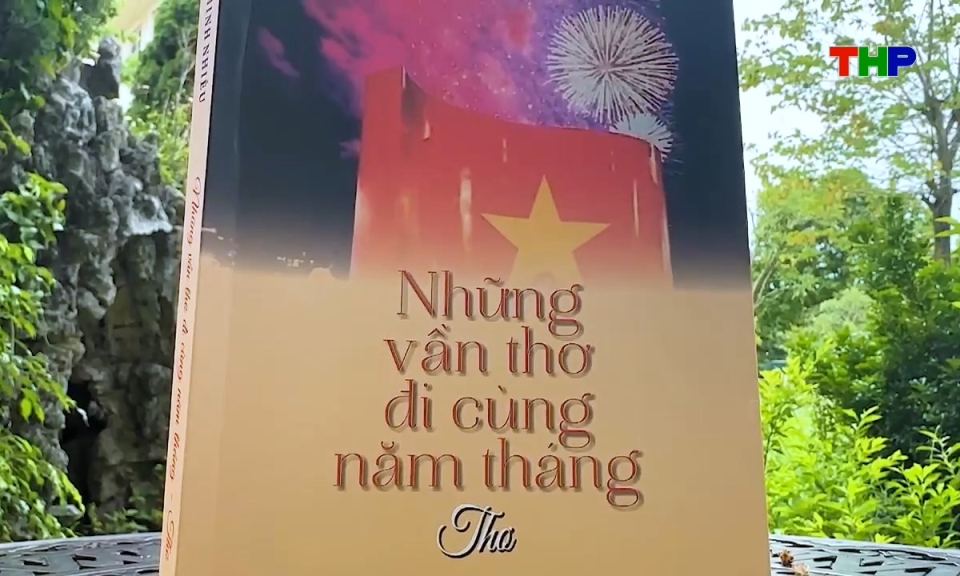 &Acirc;m vang miền cửa biển: Những vần thơ đi c&ugrave;ng năm th&aacute;ng
