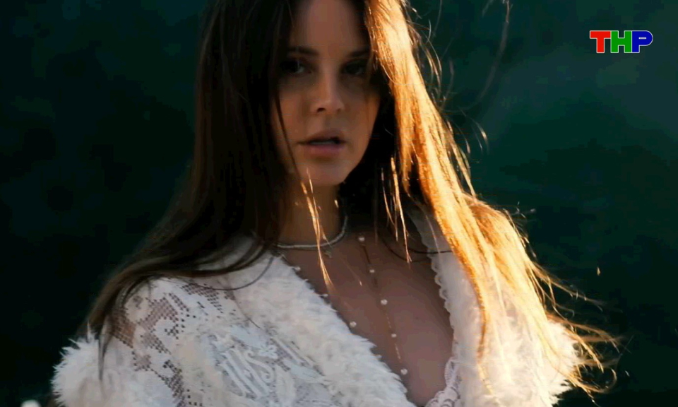 Ca nhạc quốc tế: Lana Del Rey - Điện ảnh u buồn v&agrave; nước Mỹ ho&agrave;i niệm