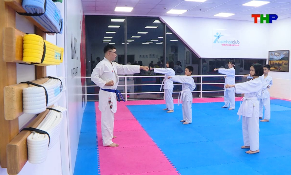 Lăng k&iacute;nh tuổi hoa: M&ugrave;a h&egrave; c&ugrave;ng karatedo