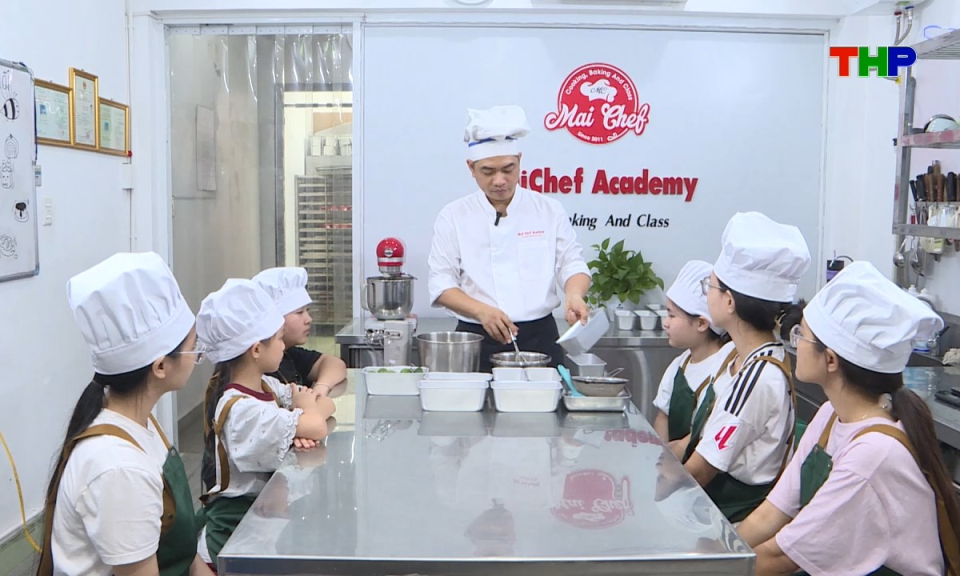 Lăng k&iacute;nh tuổi hoa: C&ugrave;ng em l&agrave;m b&aacute;nh