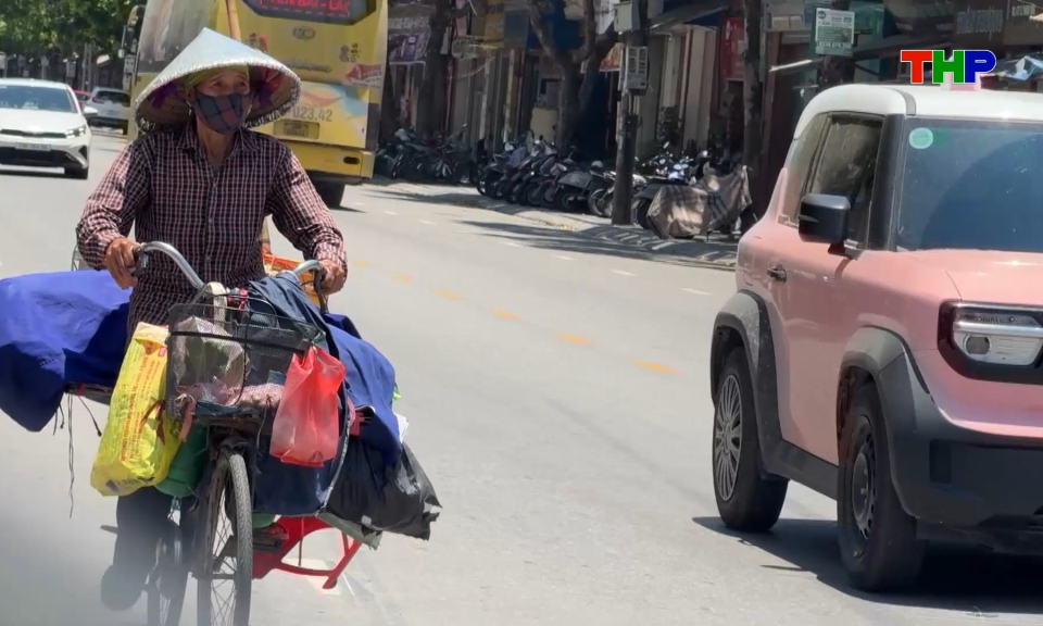 Nắng n&oacute;ng ảnh hưởng đến cuộc sống người d&acirc;n