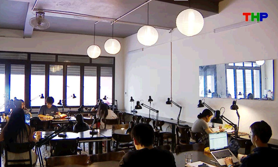 Chạm Hải Ph&ograve;ng: Khoảng lặng giữa l&ograve;ng th&agrave;nh phố