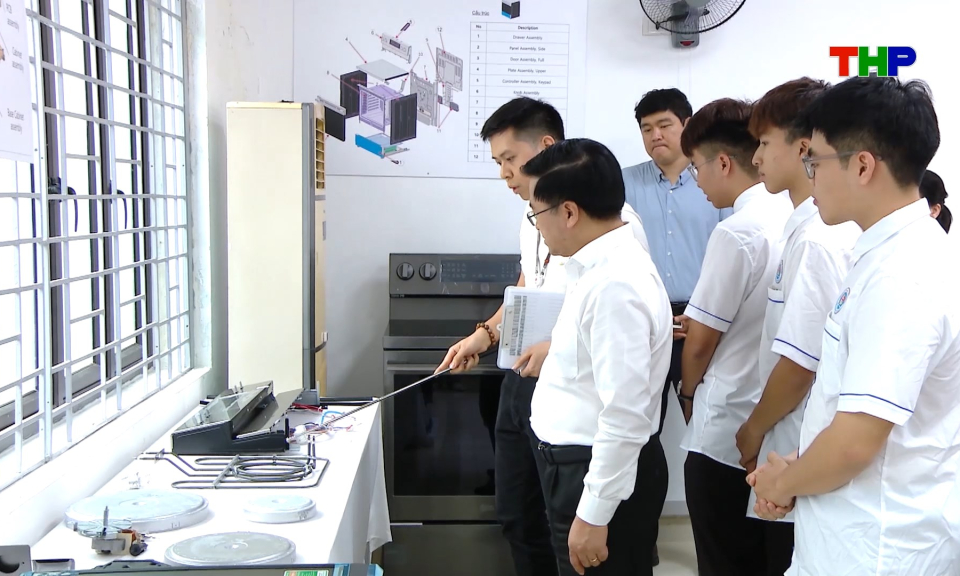 Đ&agrave;o tạo nh&acirc;n lực gắn với nhu cầu của doanh nghiệp, thị trường