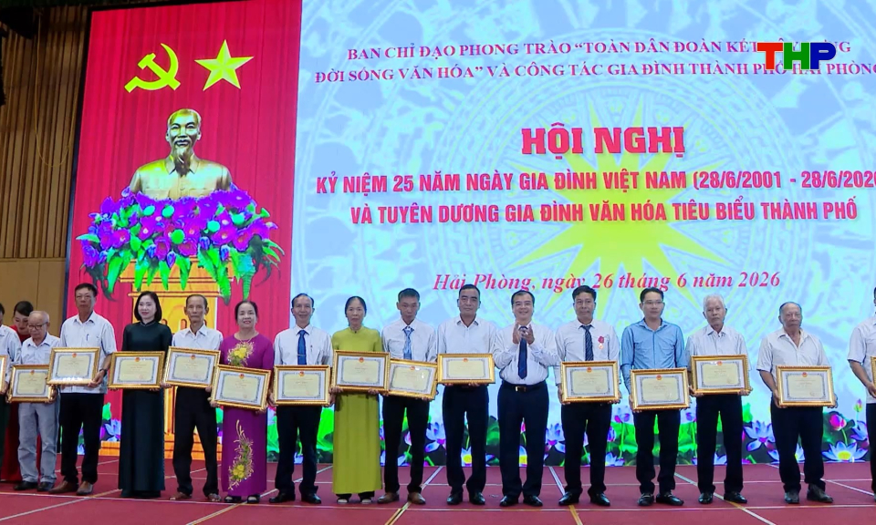 Tuy&ecirc;n dương gia đ&igrave;nh văn h&oacute;a ti&ecirc;u biểu th&agrave;nh phố
