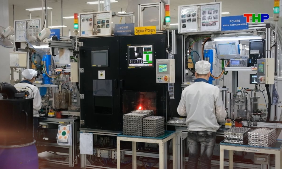Lao động v&agrave; c&ocirc;ng đo&agrave;n: N&acirc;ng cao hiểu biết ph&aacute;p luật cho đo&agrave;n vi&ecirc;n, người lao động
