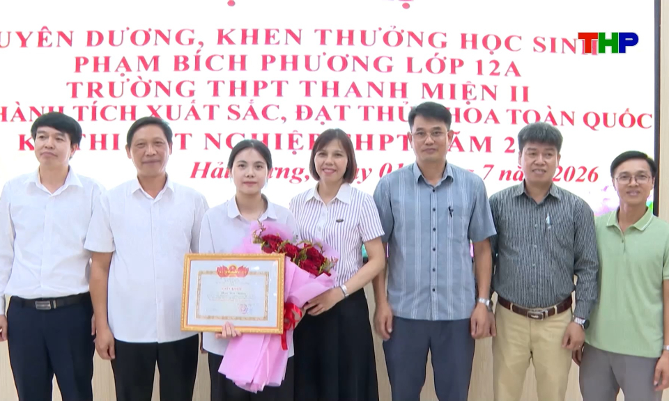 Khen thưởng đột xuất thủ khoa to&agrave;n quốc kỳ thi tốt nghiệp THPT