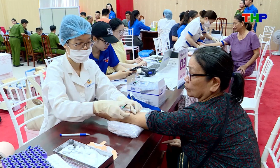 Thu nhận mẫu ADN th&acirc;n nh&acirc;n liệt sĩ chưa x&aacute;c định được danh t&iacute;nh