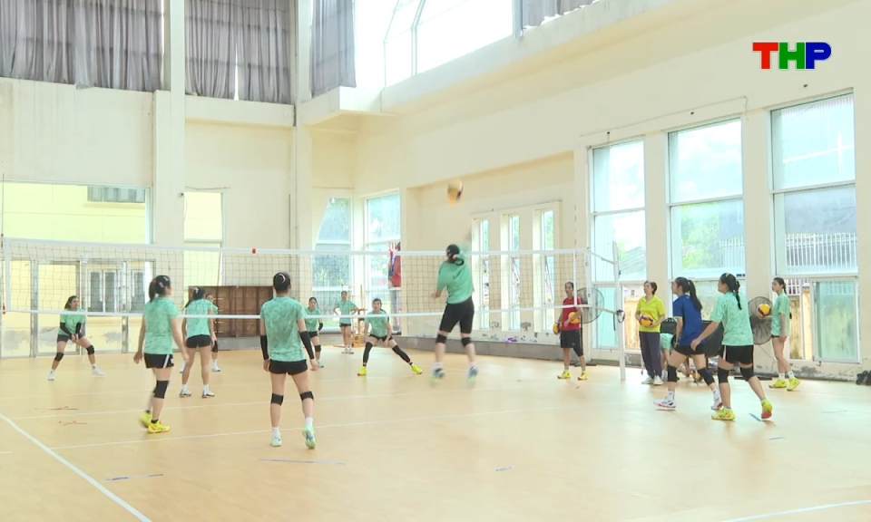 Đại biểu nh&acirc;n d&acirc;n với cử tri: Tăng cường gi&aacute;m s&aacute;t để n&acirc;ng cao hiệu quả hệ thống thiết chế văn h&oacute;a, thể thao