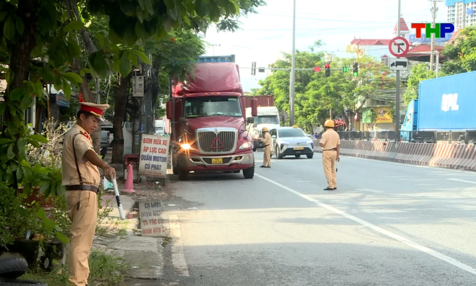 An to&agrave;n giao th&ocirc;ng: Lực lượng Cảnh s&aacute;t nỗ lực bảo đảm an to&agrave;n giao th&ocirc;ng