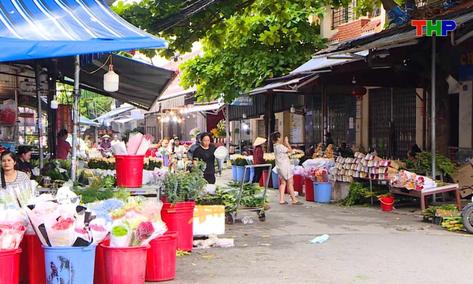 Chạm Hải Ph&ograve;ng: Nhộn nhịp chợ hoa Lũng