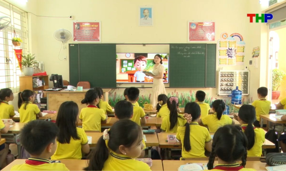 Triển khai ch&iacute;nh s&aacute;ch miễn ph&iacute; s&aacute;ch gi&aacute;o khoa cho học sinh  