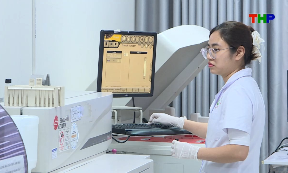 Y tế sức khỏe: &Aacute;p lực nh&acirc;n lực y tế: Khi "B&agrave;i to&aacute;n giữ ch&acirc;n" cần lời giải căn cơ