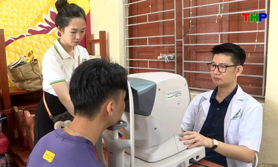 Y học 360: &Aacute;nh s&aacute;ng cho đ&ocirc;i mắt