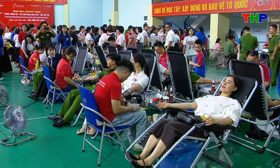 Ng&agrave;y nữa để y&ecirc;u thương: H&agrave;nh tr&igrave;nh hiến m&aacute;u cứu người