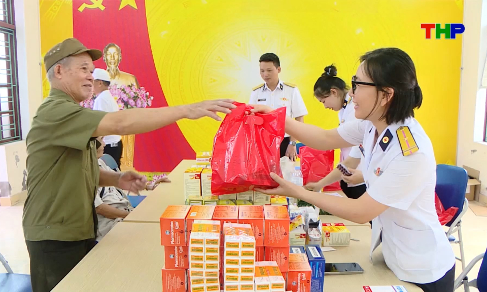 Kh&aacute;m bệnh, cấp thuốc miễn ph&iacute; cho người c&oacute; c&ocirc;ng v&agrave; gia đ&igrave;nh ch&iacute;nh s&aacute;ch