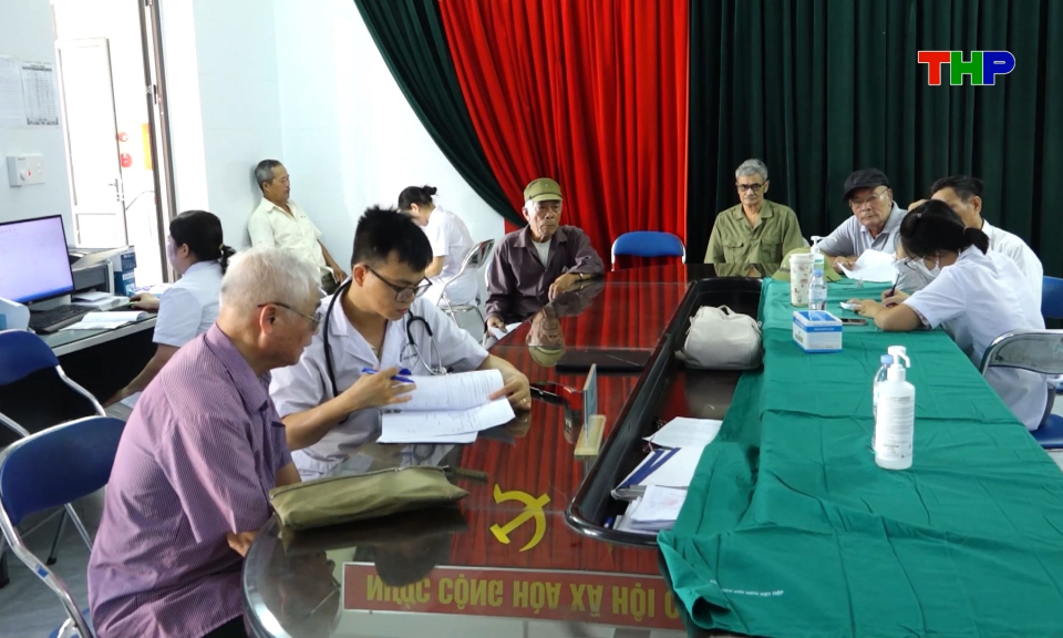 Kh&aacute;m sức khỏe miễn ph&iacute; cho người c&oacute; c&ocirc;ng, gia đ&igrave;nh ch&iacute;nh s&aacute;ch