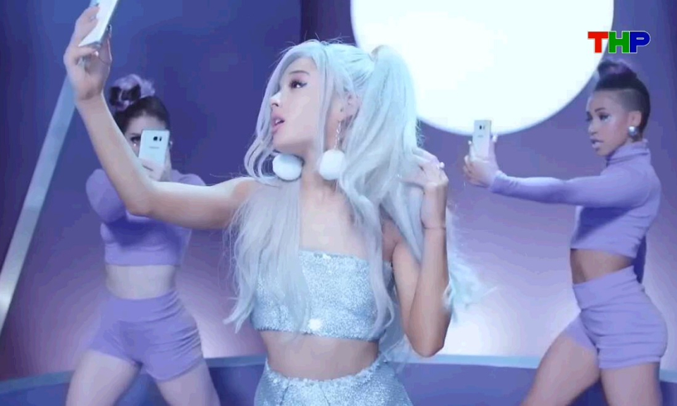 Ca nhạc quốc tế: Ariana Grande - thế giới pop qua những khung h&igrave;nh rực rỡ