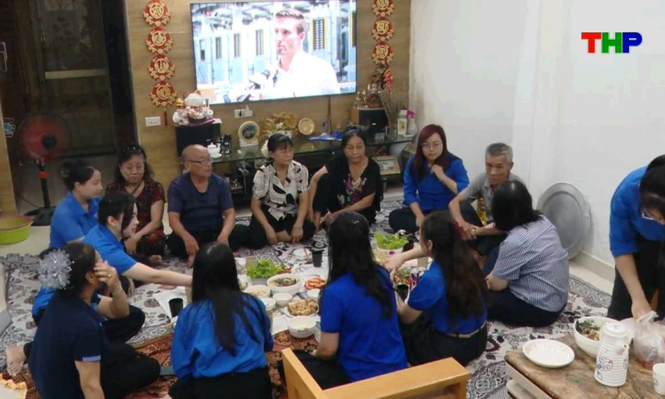 G&oacute;c nh&igrave;n trẻ: Tuổi trẻ v&agrave; h&agrave;nh tr&igrave;nh tri &acirc;n