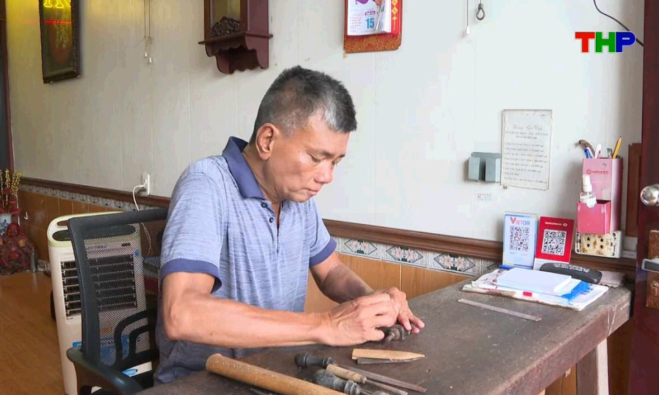 Chạm Hải Ph&ograve;ng: Người giữ nghề in mộc bản