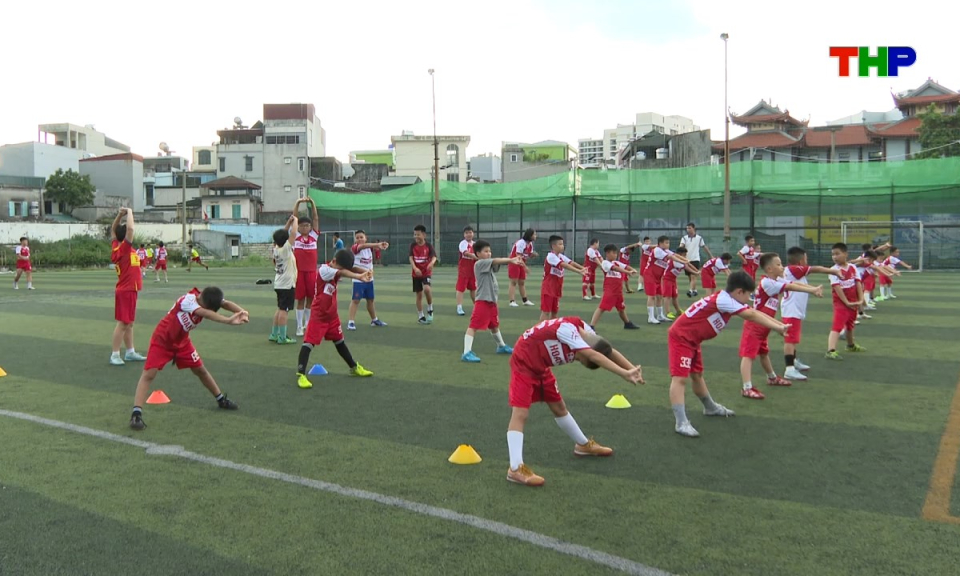 G&oacute;c nh&igrave;n thể thao: Trung t&acirc;m B&oacute;ng đ&aacute; Ho&agrave;ng Đức 14