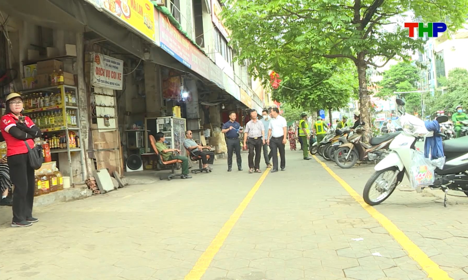 Lập lại trật tự đ&ocirc; thị, đường h&egrave;