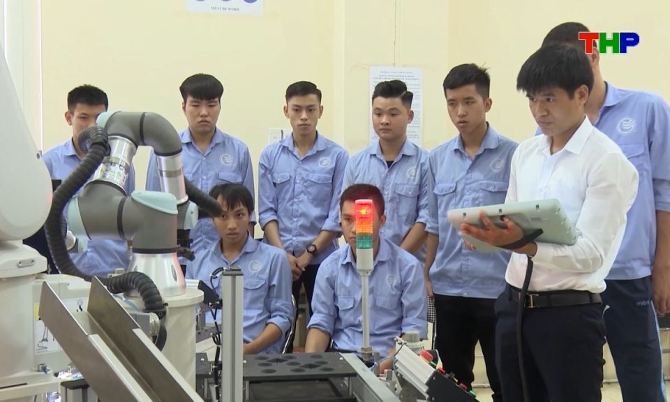 Gi&aacute;o dục v&agrave; đ&agrave;o tạo: Đổi mới, n&acirc;ng cao chất lượng đ&agrave;o tạo nghề gắn với nhu cầu thực tiễn