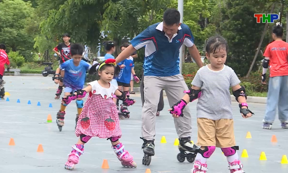 Lăng k&iacute;nh tuổi hoa: Vũ điệu tr&ecirc;n đ&ocirc;i gi&agrave;y trượt