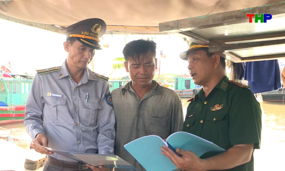An ninh biển đảo: Kiểm ngư Hải Ph&ograve;ng đồng h&agrave;nh c&ugrave;ng ngư d&acirc;n b&aacute;m biển, vươn khơi