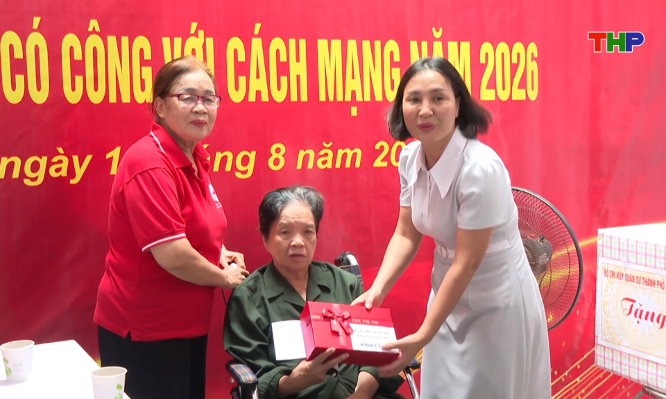B&agrave;n giao nh&agrave; ở cho người c&oacute; c&ocirc;ng với c&aacute;ch mạng