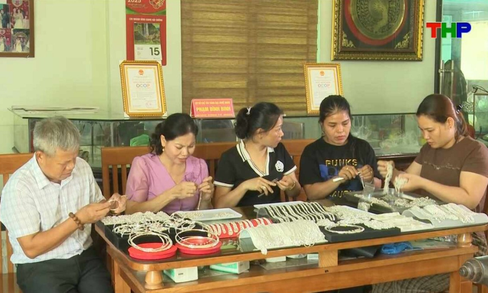 Chạm Hải Ph&ograve;ng: L&agrave;ng v&agrave;ng bạc Ch&acirc;u Kh&ecirc;