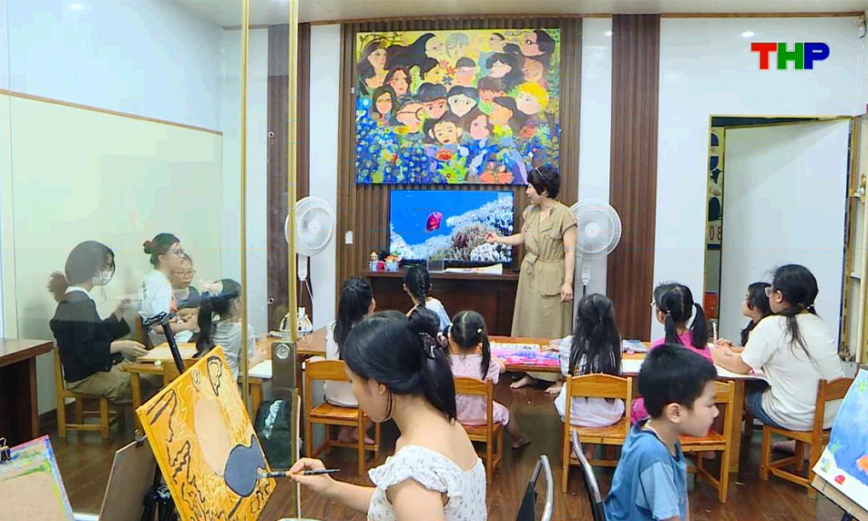 Chạm Hải Ph&ograve;ng: Những bức họa sắc m&agrave;u