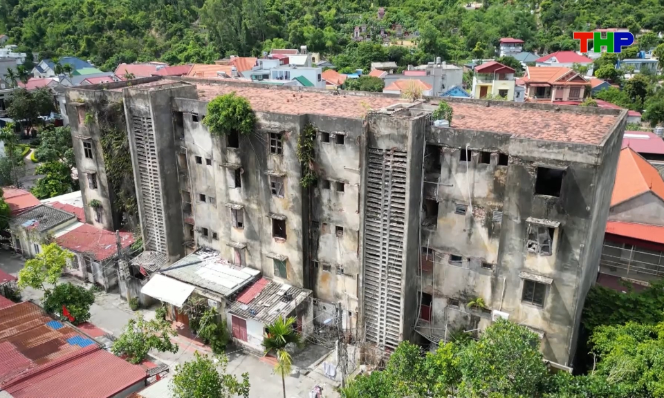 Ho&agrave;n th&agrave;nh ph&aacute; dỡ khu chung cư cũ 5 tầng tại phường Đồ Sơn