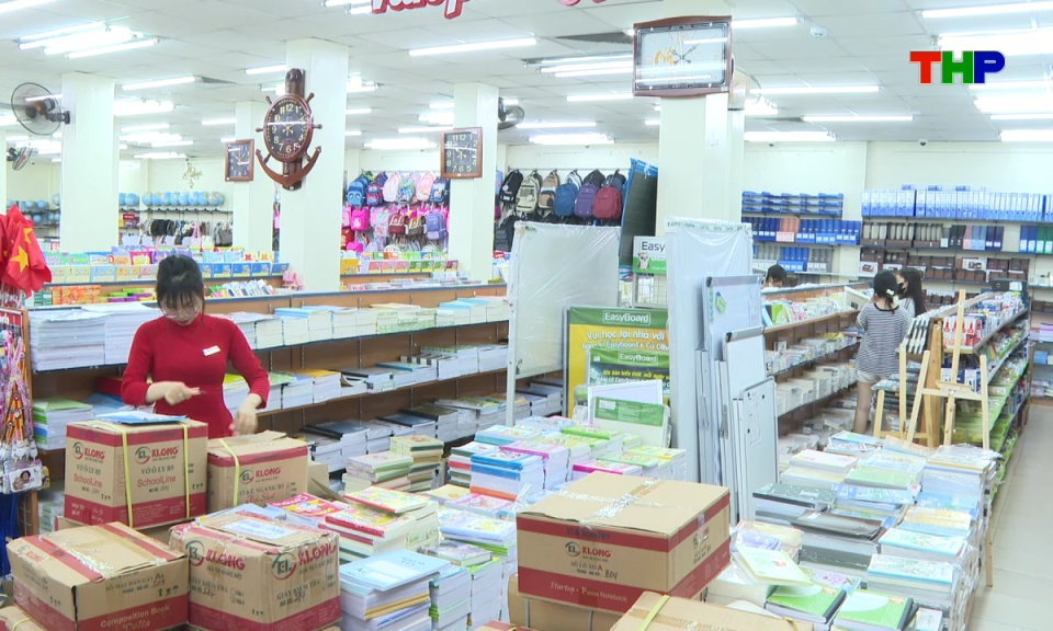 Kinh tế v&agrave; đ&ocirc; thị: B&igrave;nh ổn thị trường thiết bị, đồ d&ugrave;ng học tập trước thềm năm học mới