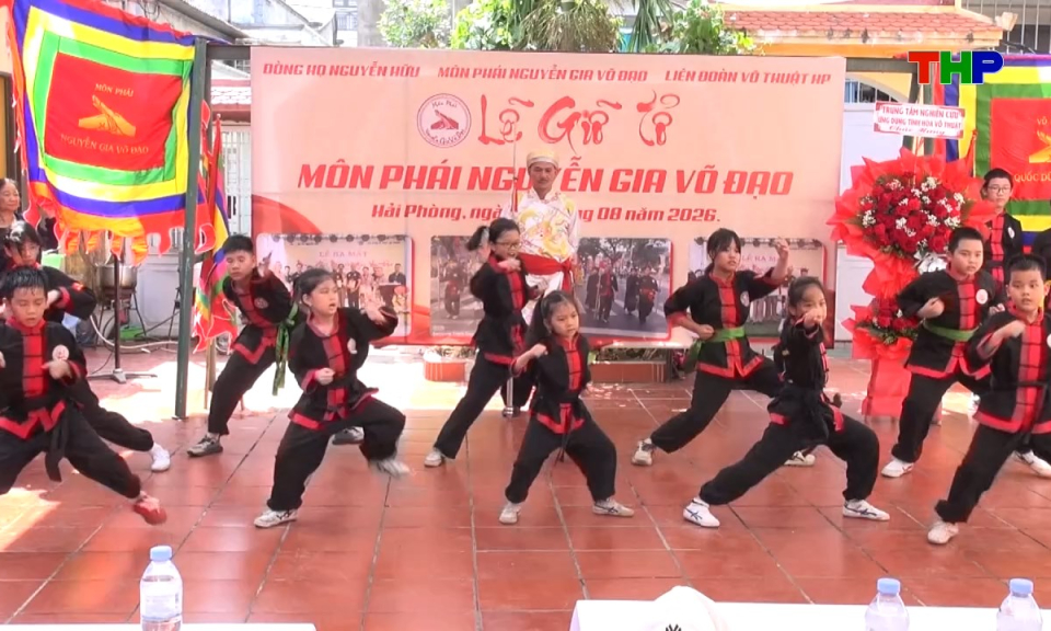 Lăng k&iacute;nh tuổi hoa: R&egrave;n luyện c&ugrave;ng v&otilde; cổ truyền