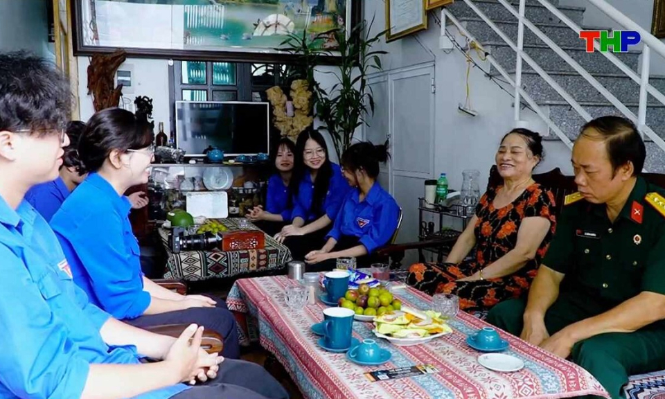 Suối nguồn y&ecirc;u thương: Đội t&igrave;nh nguyện Hoa Phượng Đỏ