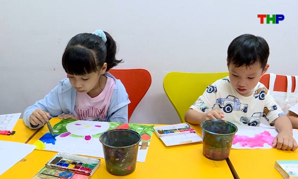 Lăng k&iacute;nh tuổi hoa: N&eacute;t vẽ tuổi thơ