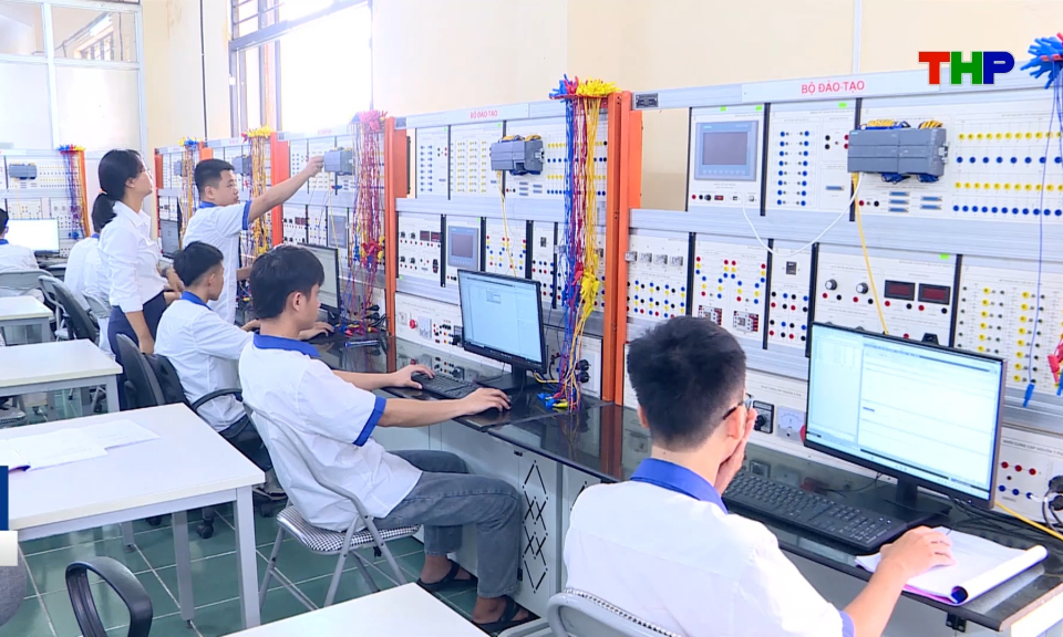 Đẩy mạnh ph&aacute;t triển gi&aacute;o dục nghề nghiệp 