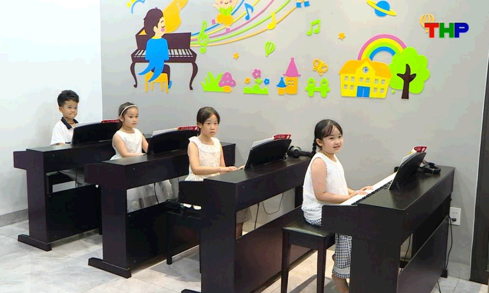 Chạm Hải Ph&ograve;ng: Du dương tiếng đ&agrave;n piano