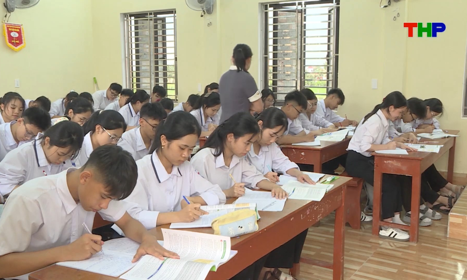 Học sinh cao tr&ecirc;n 1,75m được bố tr&iacute; b&agrave;n ghế ph&ugrave; hợp