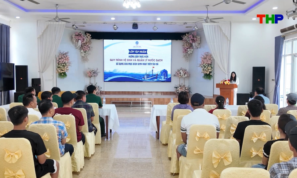 Hướng dẫn ngư d&acirc;n bảo quản v&agrave; sử dụng nước sạch tr&ecirc;n biển 
