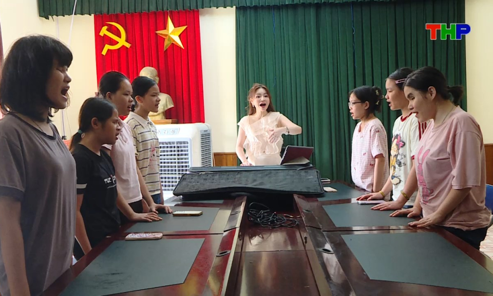 Ng&agrave;y nữa để y&ecirc;u thương: Vượt kh&oacute; để chạm tới tương lai 