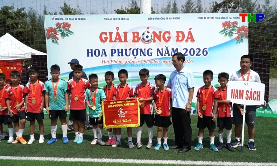 G&oacute;c nh&igrave;n thể thao: U10 Nam S&aacute;ch gi&agrave;nh Huy chương v&agrave;ng Giải B&oacute;ng đ&aacute; Hoa Phượng 2026