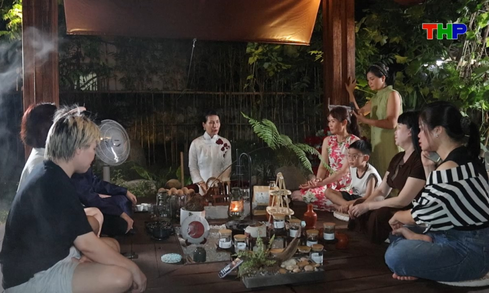 B&ocirc;ng hồng th&eacute;p đất Cảng: Nữ doanh nh&acirc;n lan tỏa gi&aacute; trị văn h&oacute;a Việt